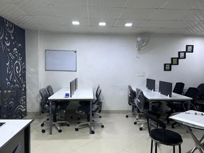Work like boss Coworking image 2